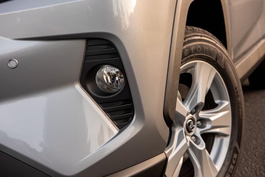 Детали экстерьера Toyota RAV4 XLE 2018 года  (NA) (фото 20 из 26)